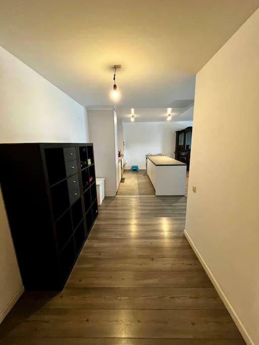 Big Apartment With Parking In אנטוורפן מראה חיצוני תמונה
