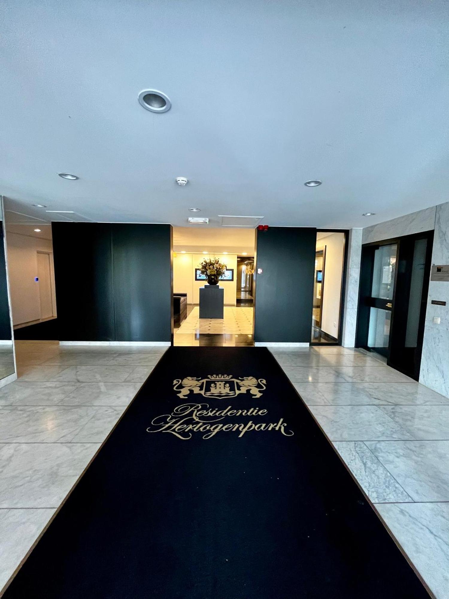 Big Apartment With Parking In אנטוורפן מראה חיצוני תמונה